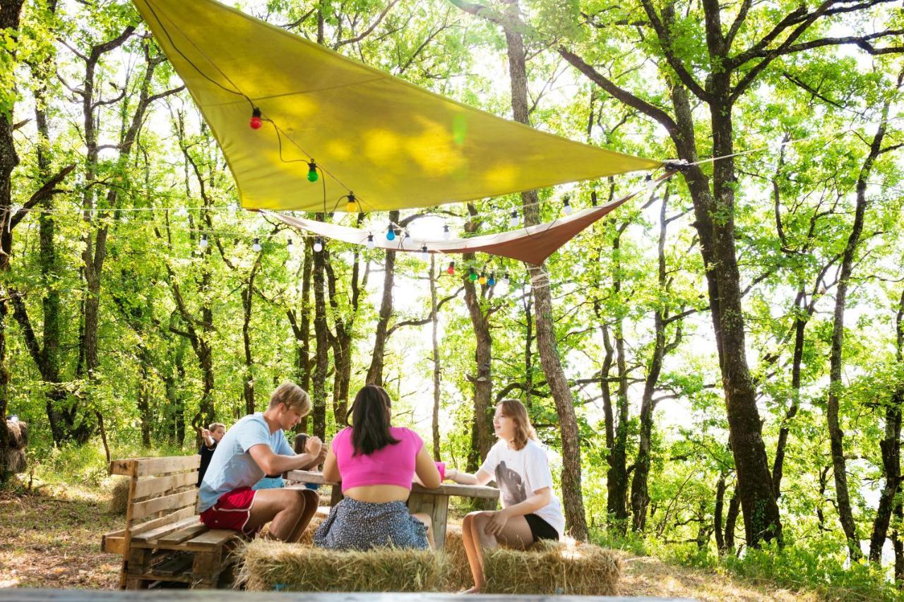 Camping - Village Vacances Familial A Prayssac Au Coeur Du Vignoble Lotois Bagian luar foto