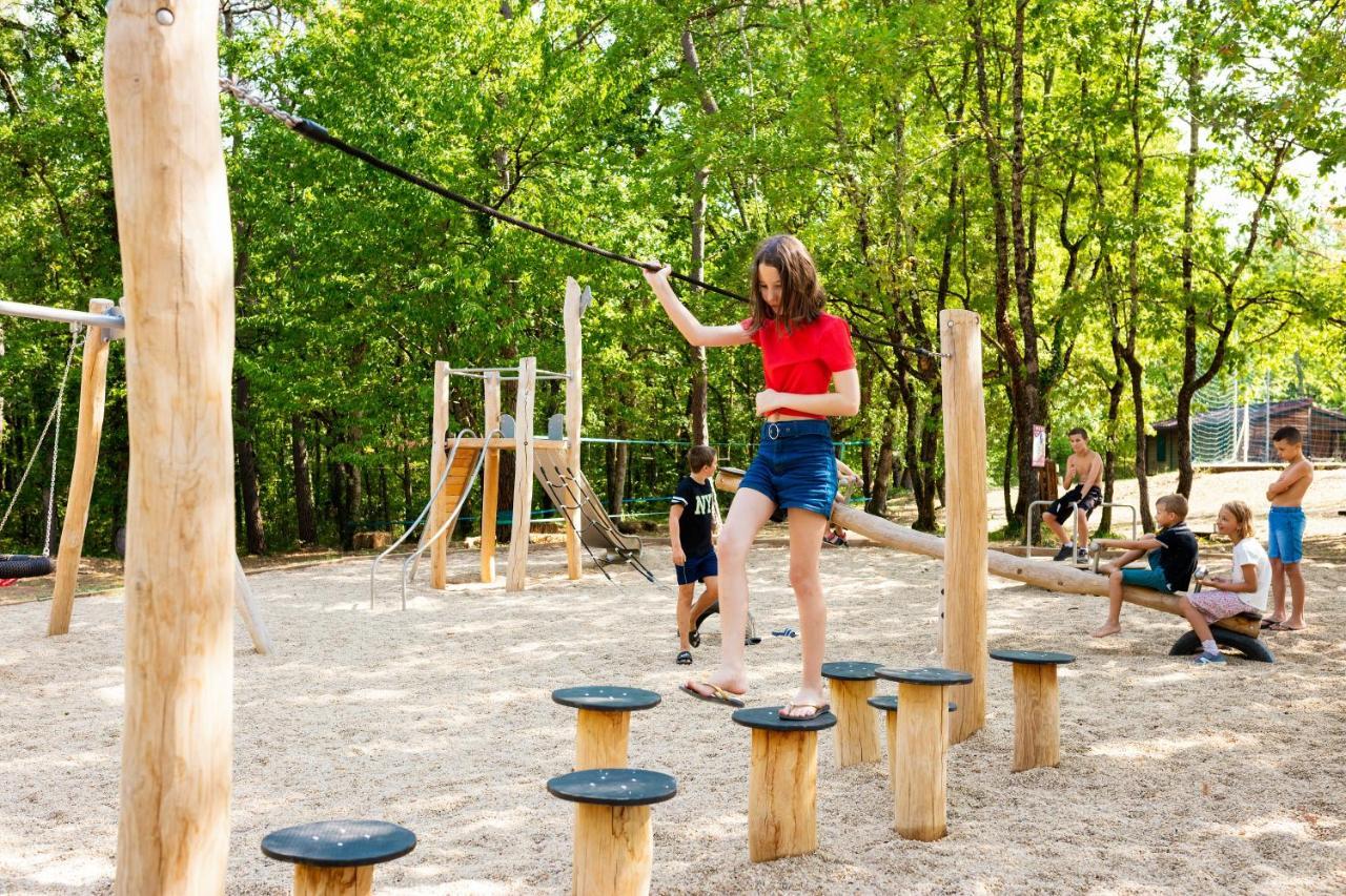 Camping - Village Vacances Familial A Prayssac Au Coeur Du Vignoble Lotois Bagian luar foto