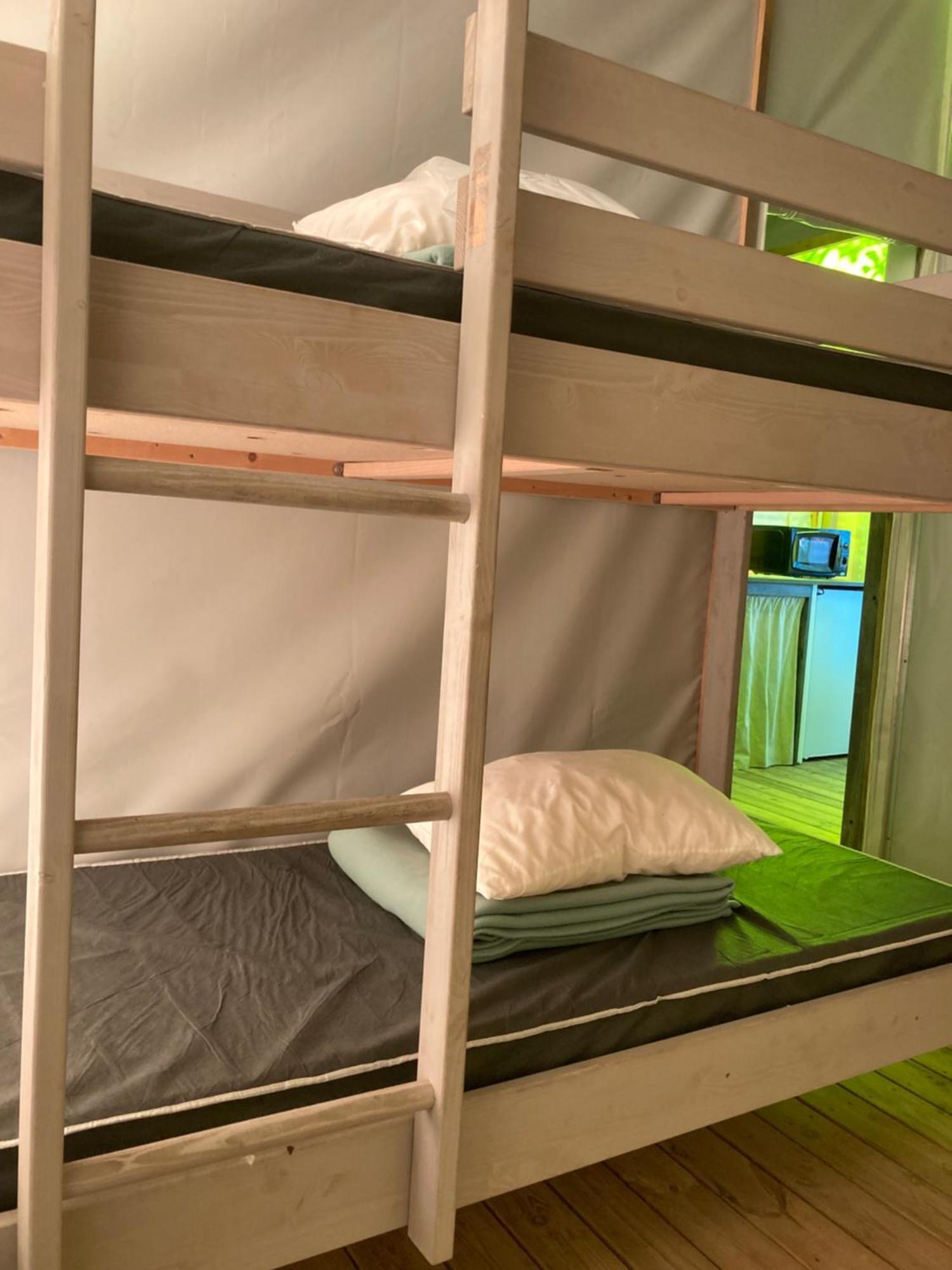 Camping - Village Vacances Familial A Prayssac Au Coeur Du Vignoble Lotois Bagian luar foto