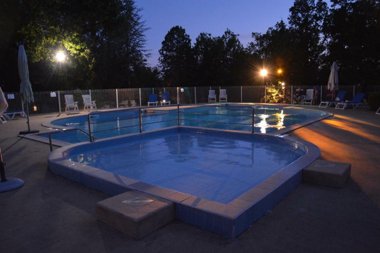 Camping - Village Vacances Familial A Prayssac Au Coeur Du Vignoble Lotois Bagian luar foto
