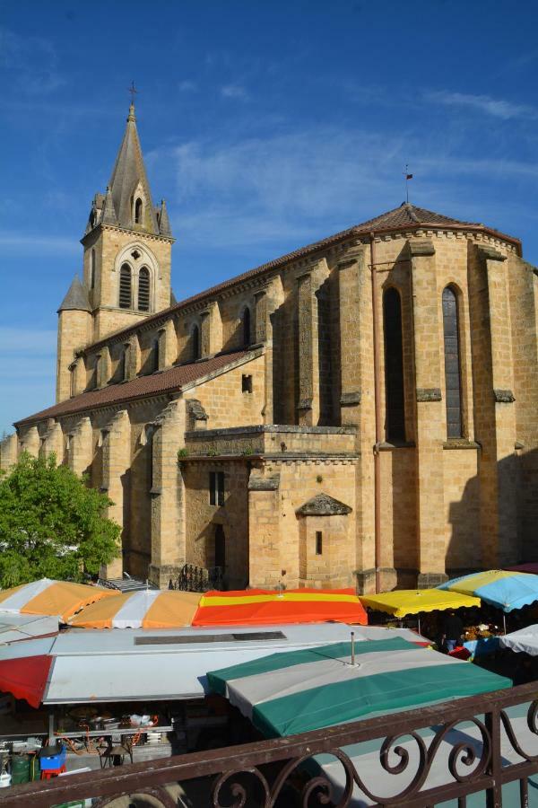 Camping - Village Vacances Familial A Prayssac Au Coeur Du Vignoble Lotois Bagian luar foto